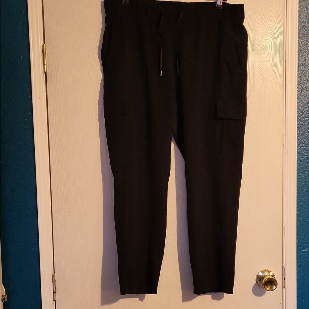 Lululemon Women's Ready Set Cargo Pants Black Size 12 EUC